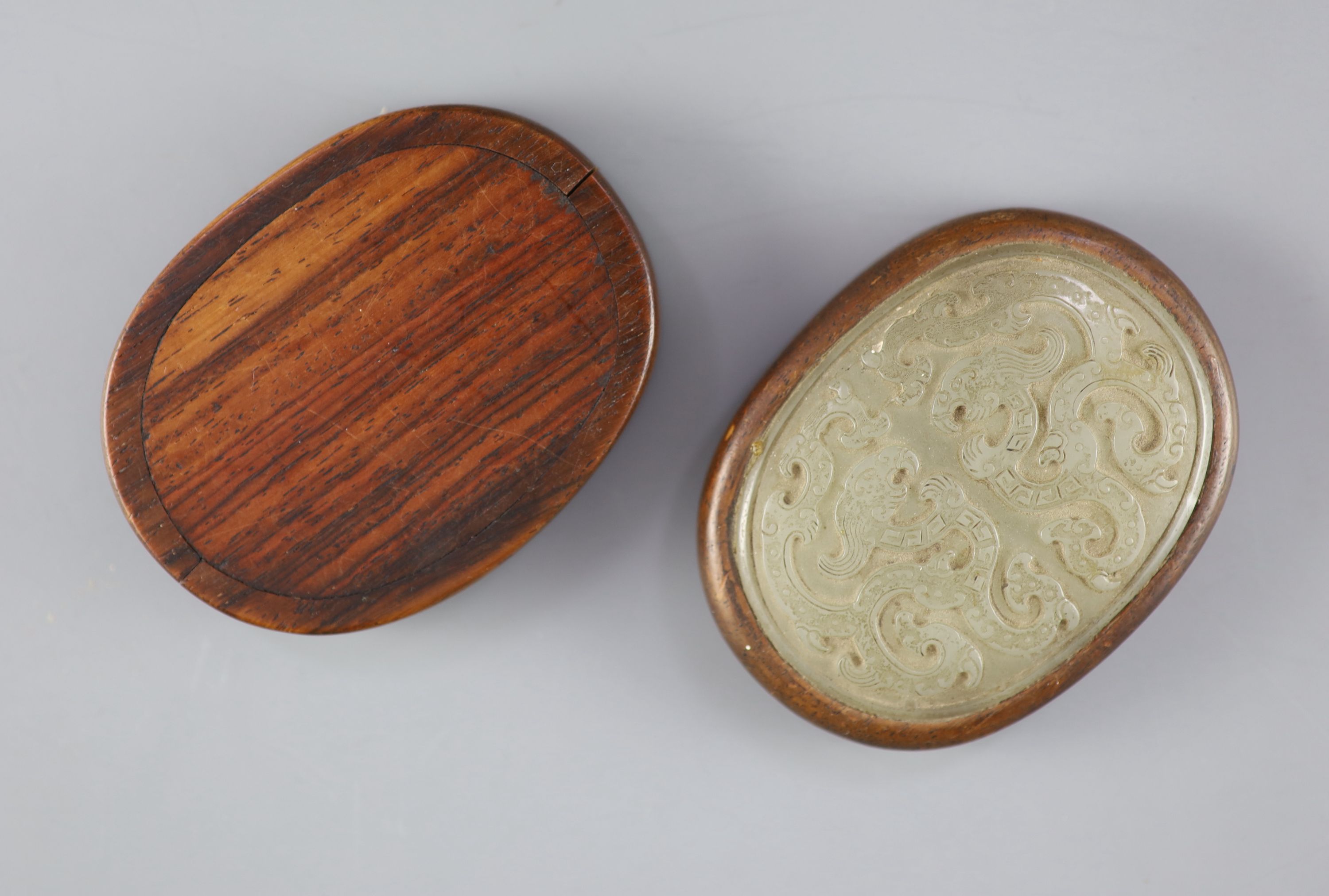 A Chinese pale celadon jade mounted box, 18th/19th century, 9cm wide